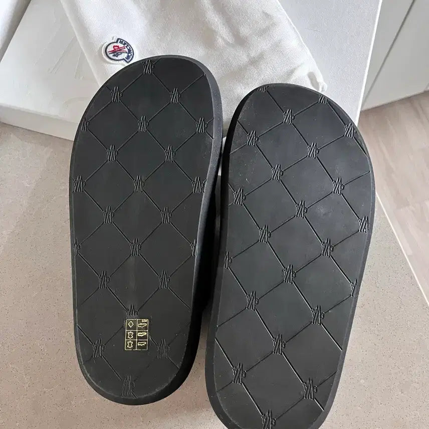 [BUNJANG] Moncler Sandals / 몽클레어 샌들