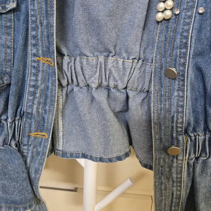 [BUNJANG] Pearl Embellished Denim Short Jacket / 진주 장식 데님 숏 자켓