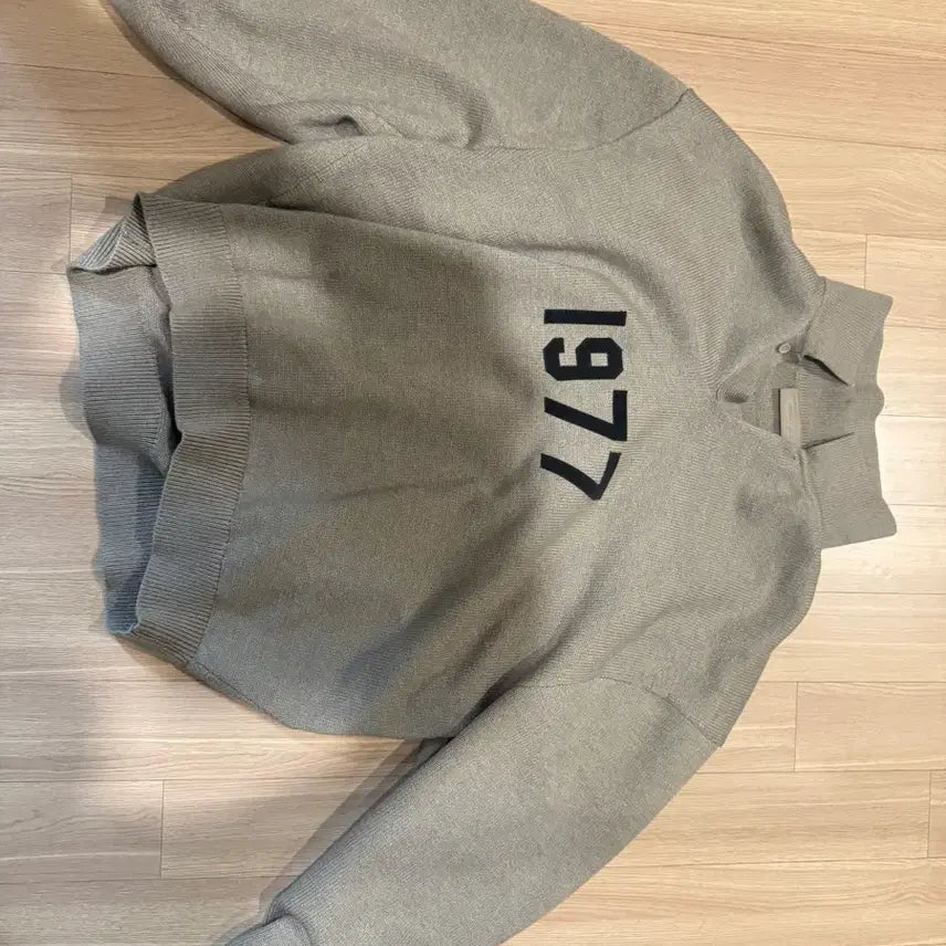 [BUNJANG] Essentials 1977 Knit Sweater (M) / 에센셜 1977 니트스웨터 M