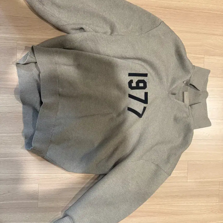 [BUNJANG] Essentials 1977 Knit Sweater (M) / 에센셜 1977 니트스웨터 M