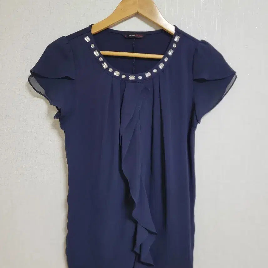 [BUNJANG] Jisense Navy Chiffon Blouse with Frill and Cubic Detail / 지센진한 네이비 쉬폰 블라우스 프릴 장식