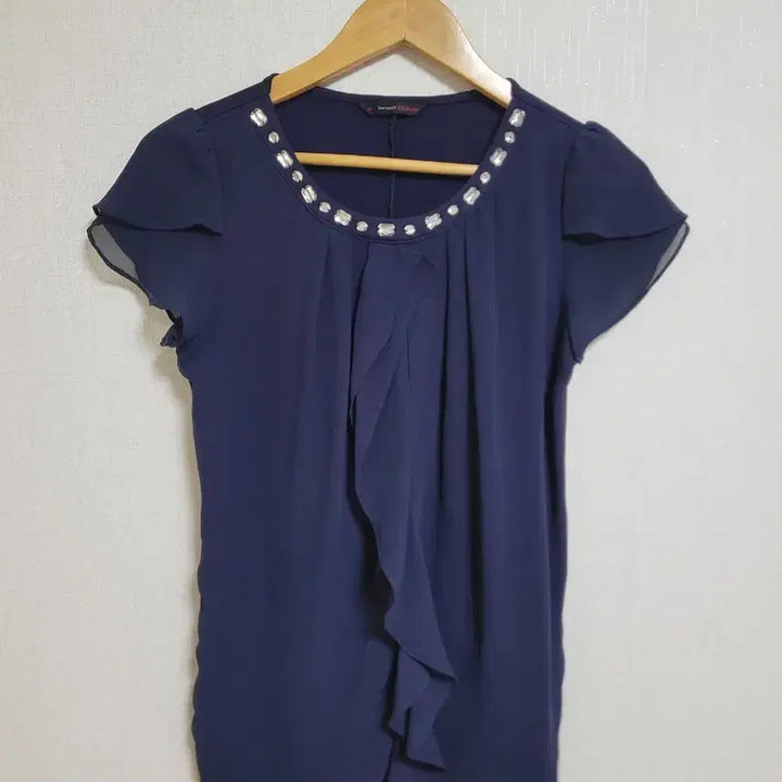 [BUNJANG] Jisense Navy Chiffon Blouse with Frill and Cubic Detail / 지센진한 네이비 쉬폰 블라우스 프릴 장식