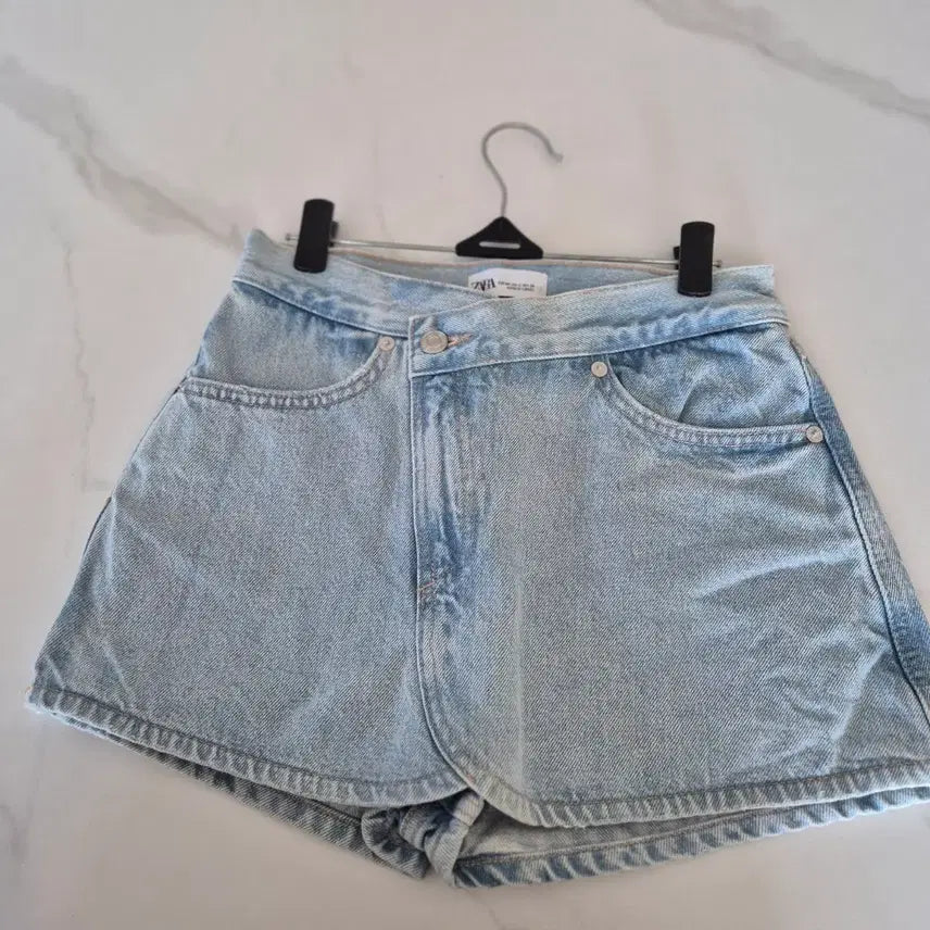 [BUNJANG] Zara Light Wash Denim Shorts EUR 34 / ZARA연청 데님 숏팬츠
