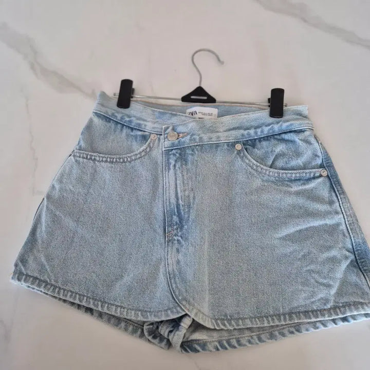 [BUNJANG] Zara Light Wash Denim Shorts EUR 34 / ZARA연청 데님 숏팬츠