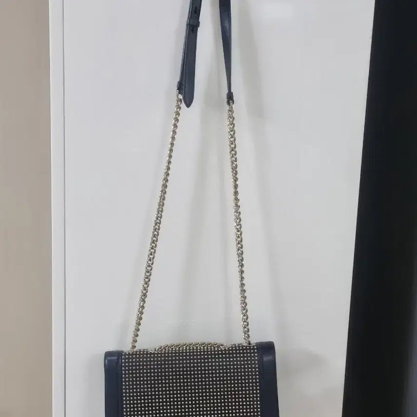 [SOLD OUT] 페라가모 블랙 스터드 체인백