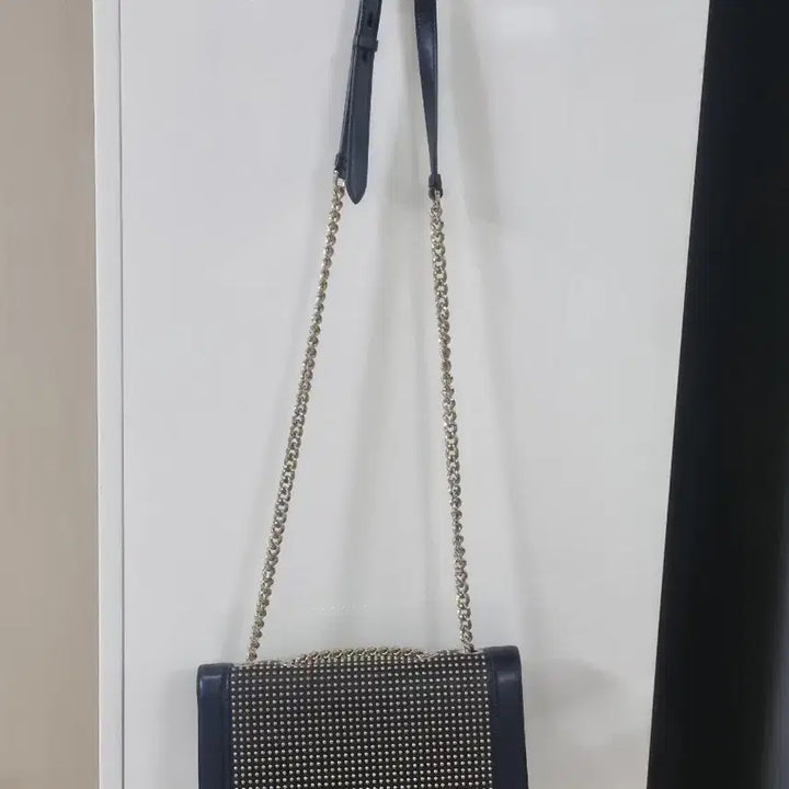 [SOLD OUT] 페라가모 블랙 스터드 체인백