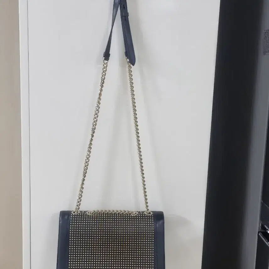 [SOLD OUT] 페라가모 블랙 스터드 체인백