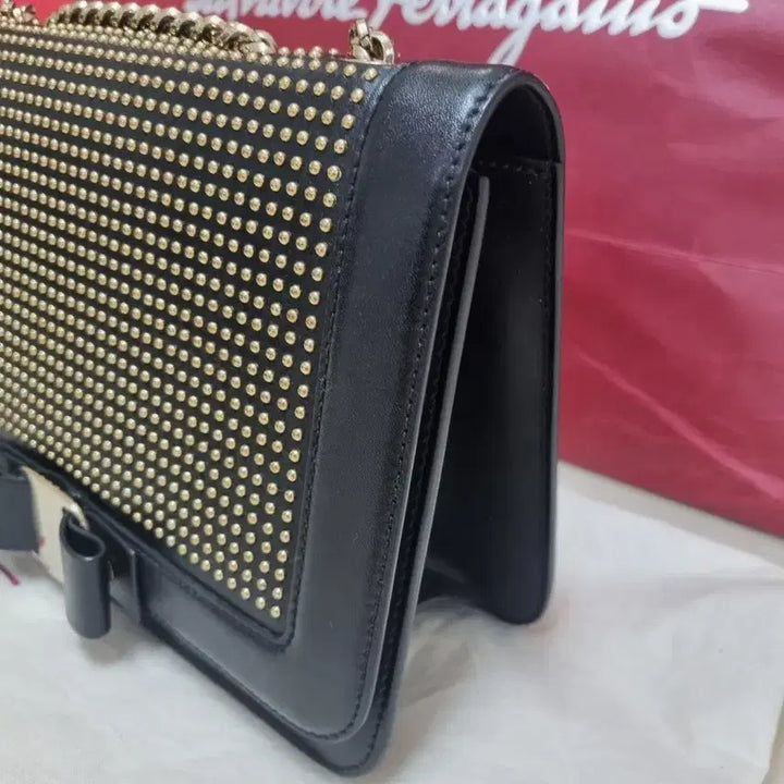 [SOLD OUT] 페라가모 블랙 스터드 체인백