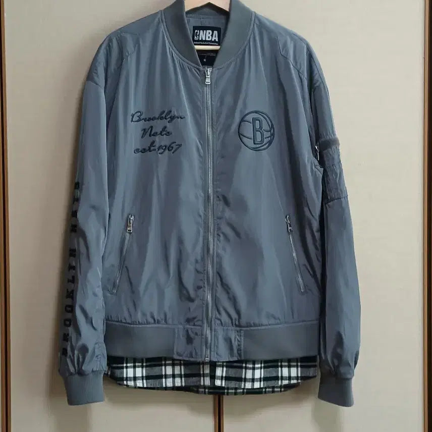 [BUNJANG] NBA Brooklyn Nets Reversible Bomber Jacket / 새옷수준)NBA 그레이 봄버 자켓 M