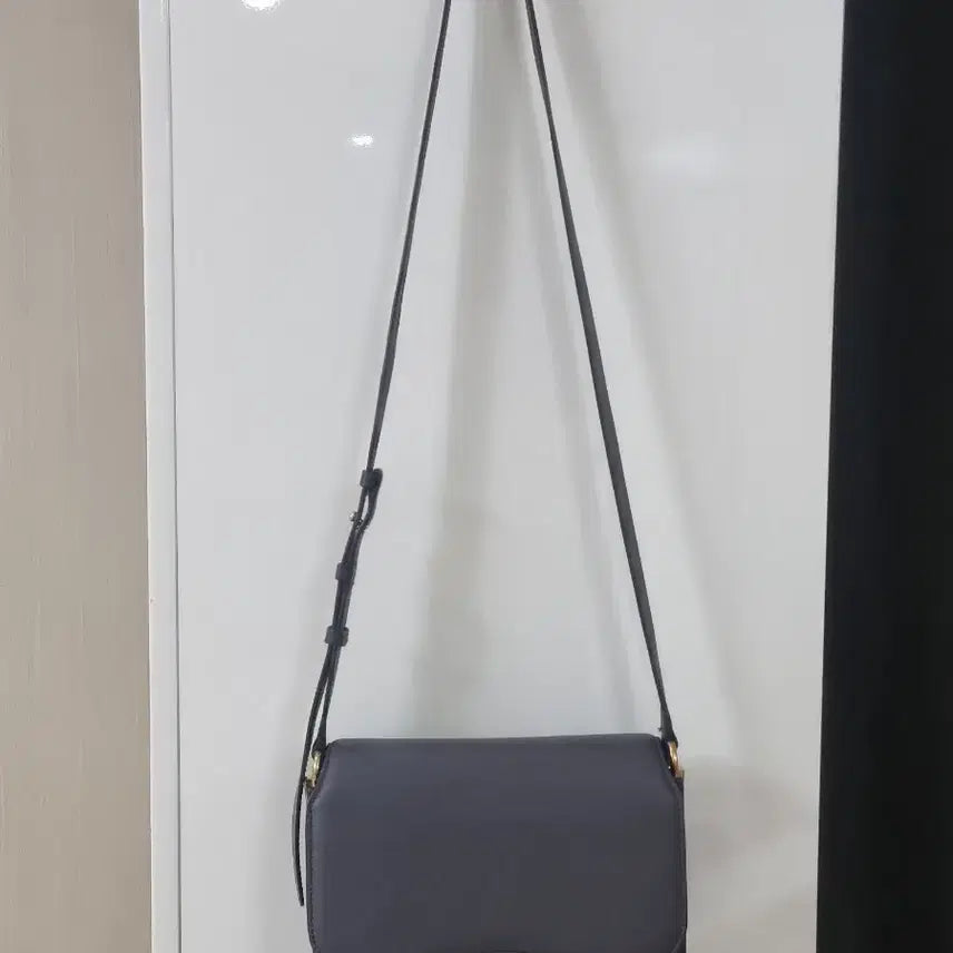 [SOLD OUT] 페라가모 플랩백  금장 간치니백
