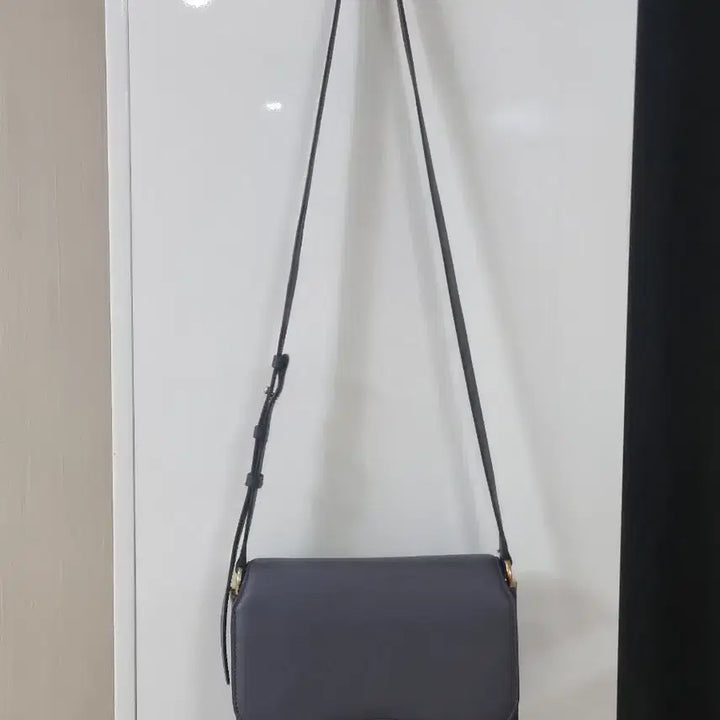 [SOLD OUT] 페라가모 플랩백  금장 간치니백
