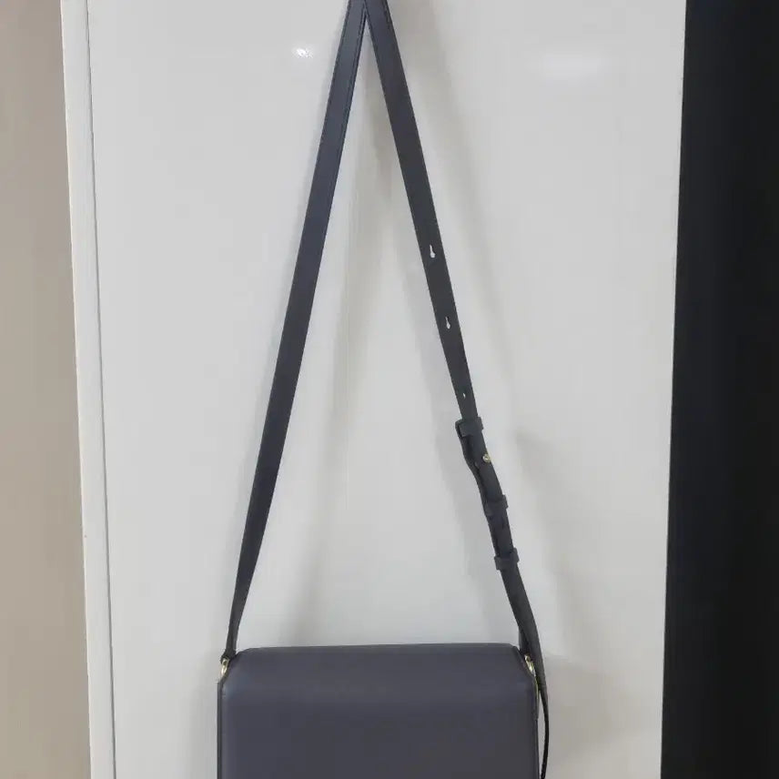 [SOLD OUT] 페라가모 플랩백  금장 간치니백