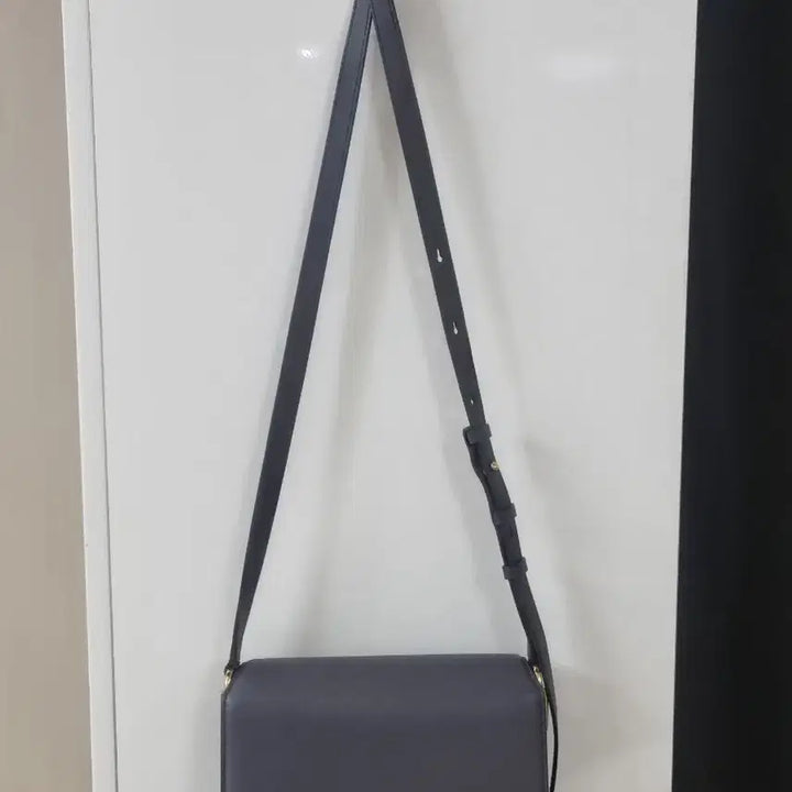 [SOLD OUT] 페라가모 플랩백  금장 간치니백