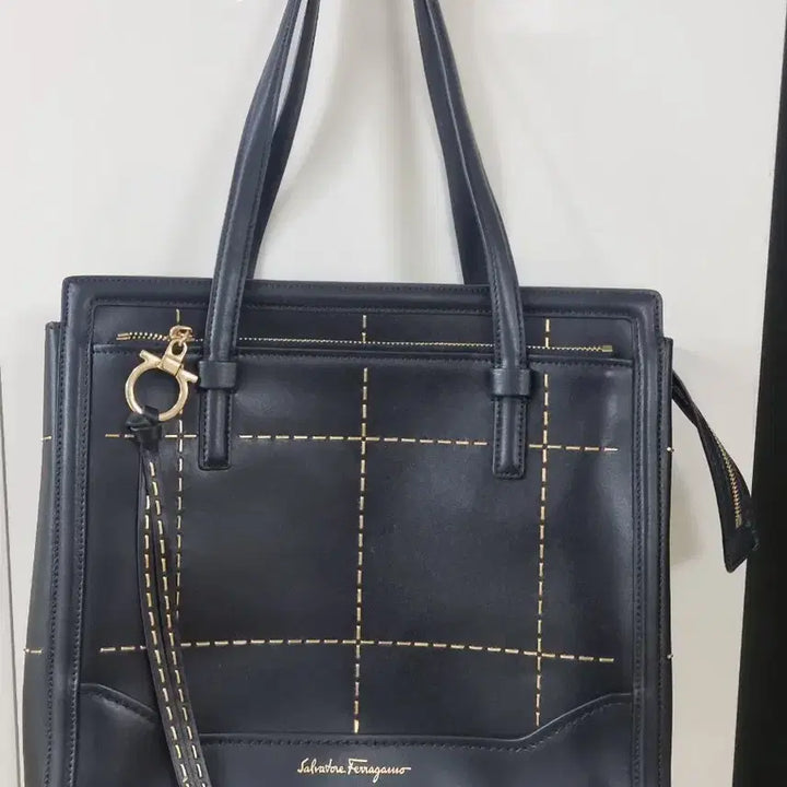 [BUNJANG] Ferragamo Amy Black Stitch Tote Bag / 페라가모 에이미블랙 스티치 토트백