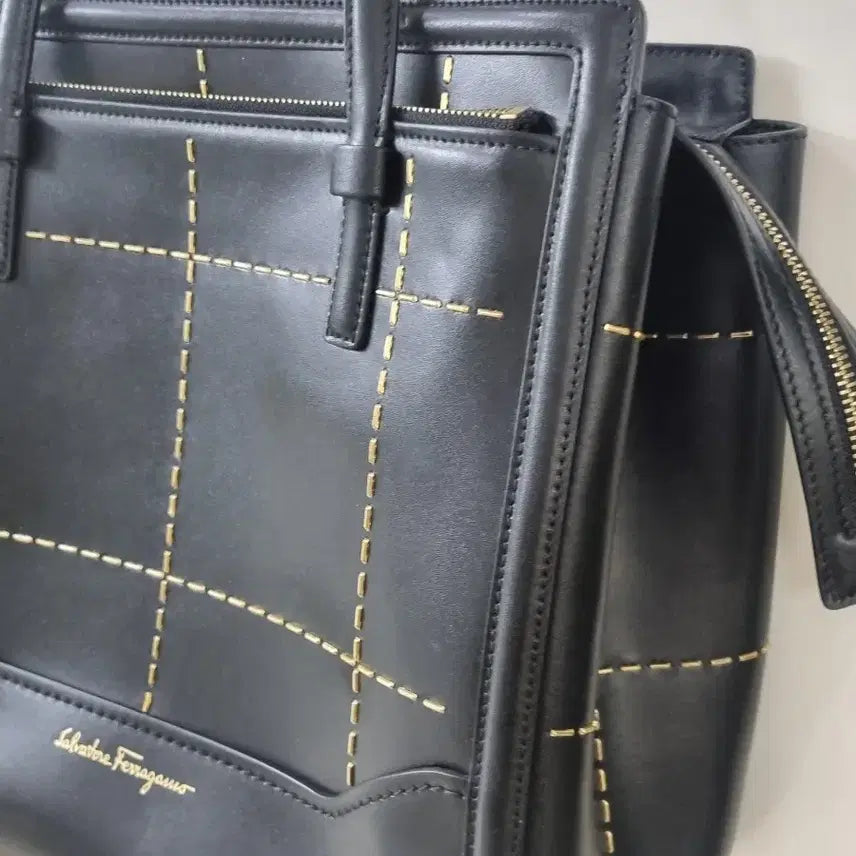 [BUNJANG] Ferragamo Amy Black Stitch Tote Bag / 페라가모 에이미블랙 스티치 토트백