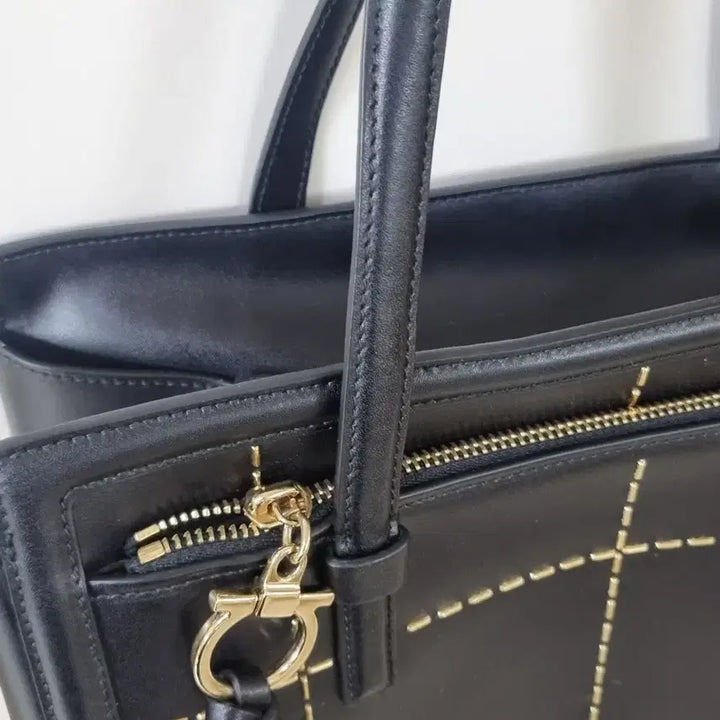 [BUNJANG] Ferragamo Amy Black Stitch Tote Bag / 페라가모 에이미블랙 스티치 토트백