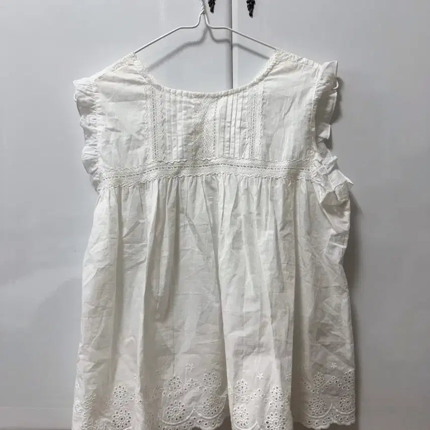 [BUNJANG] Morino Gato Sleeveless Blouse / 모리노가토  슬리브리스 블라우스 카메 빈티지 카라하나 코모레비 마루