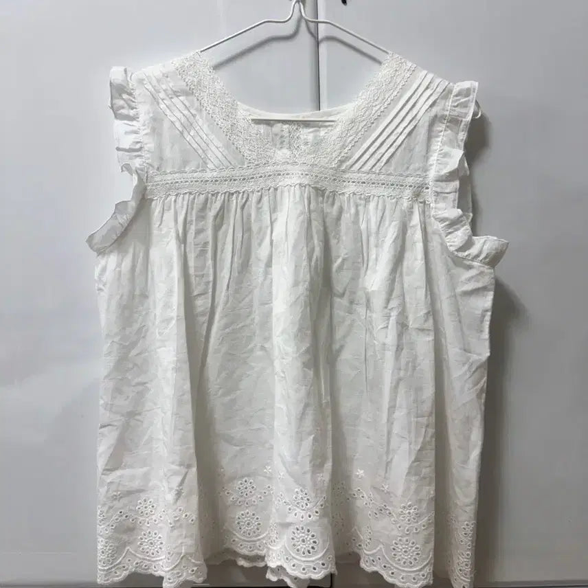 [BUNJANG] Morino Gato Sleeveless Blouse / 모리노가토  슬리브리스 블라우스 카메 빈티지 카라하나 코모레비 마루