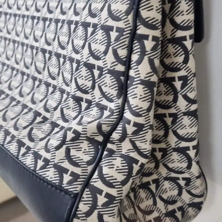 [BUNJANG] Ferragamo Studio Gancini Pattern Tote Bag / 페라가모스튜디어 간치니 패턴 토트백