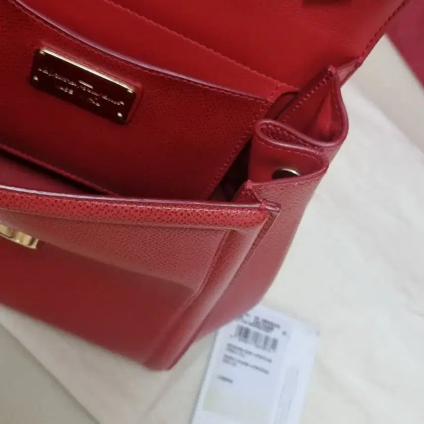 [SOLD OUT] 페라가모 미니레드 체인 숄더백
