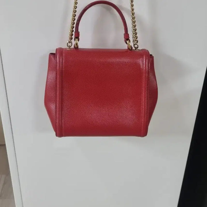 [SOLD OUT] 페라가모 미니레드 체인 숄더백
