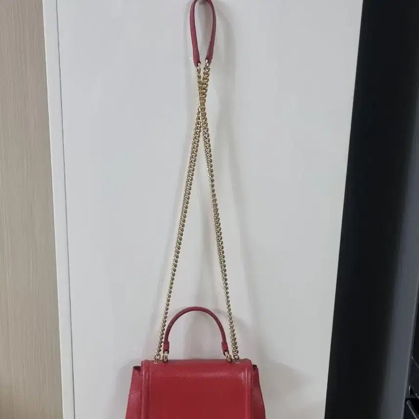 [SOLD OUT] 페라가모 미니레드 체인 숄더백