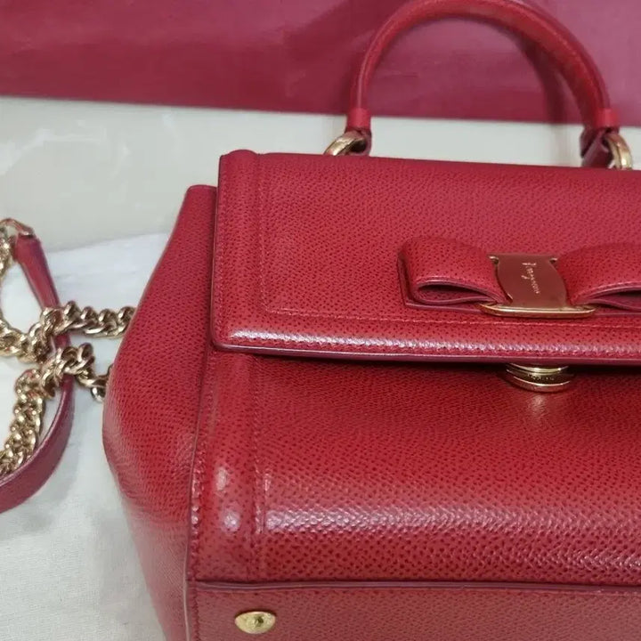 [SOLD OUT] 페라가모 미니레드 체인 숄더백