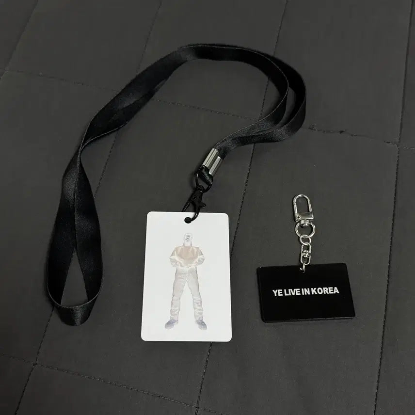 [BUNJANG] Kanye West Concert VIP Exclusive Necklace + Keyring Set / 칸예웨스트 콘서트 VIP 전용 MD 목걸이 + 키링 새상품