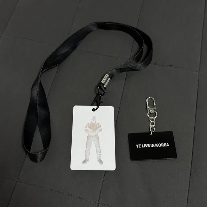 [BUNJANG] Kanye West Concert VIP Exclusive Necklace + Keyring Set / 칸예웨스트 콘서트 VIP 전용 MD 목걸이 + 키링 새상품