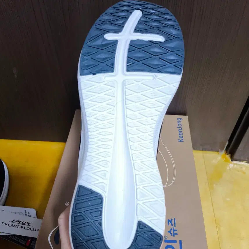 [BUNJANG] Pro Worldcup Classe Lightweight Running Shoes / (새상품)270 남성 경량 런닝화 신기 편한 특허 운동화 여름 프로월드컵