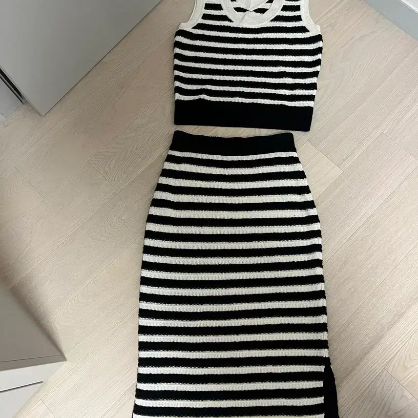 [BUNJANG] MINE Striped Knit Setup Black / 마인MINE 스트라이프 니트 셋업 블랙 새상품