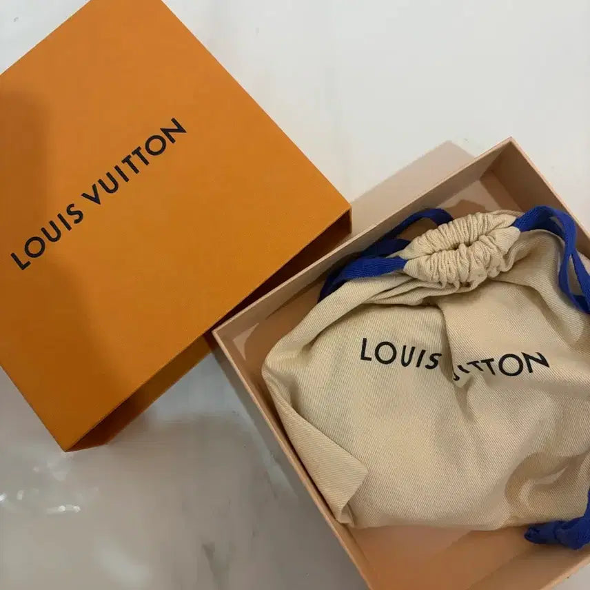 [BUNJANG] Louis Vuitton Gold Logo Black Belt / 루이비통 블랙 벨트 금장 로고