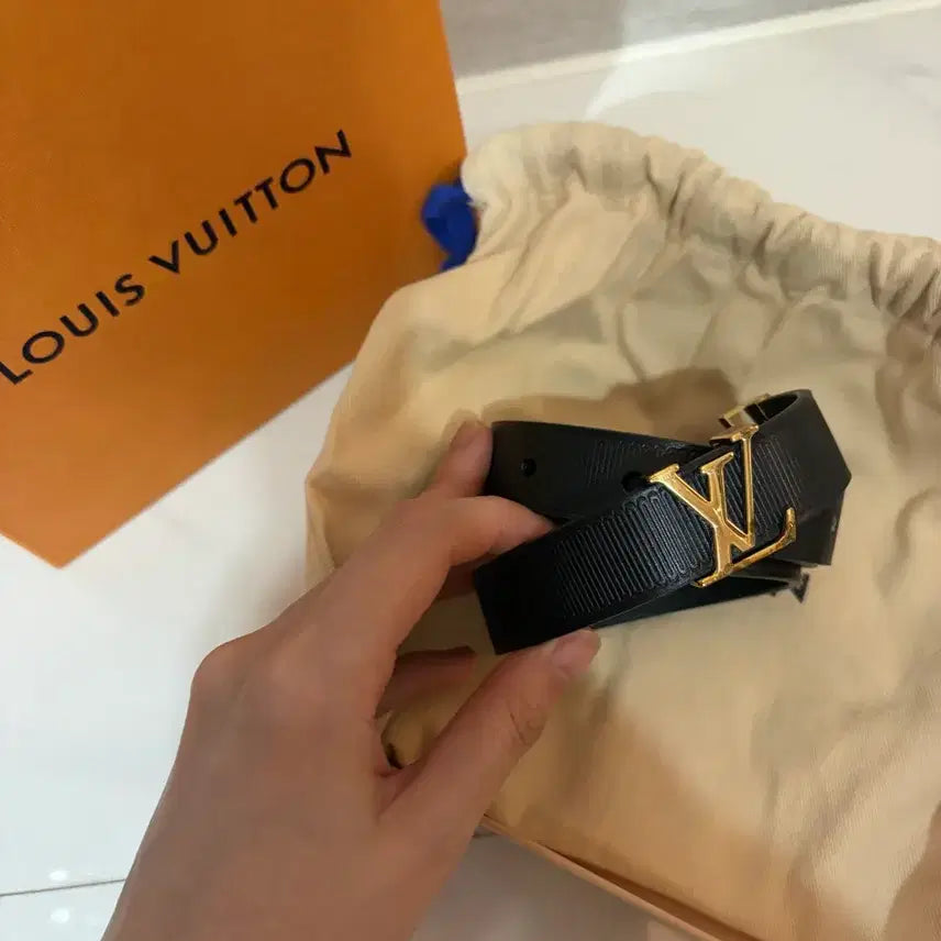 [BUNJANG] Louis Vuitton Gold Logo Black Belt / 루이비통 블랙 벨트 금장 로고