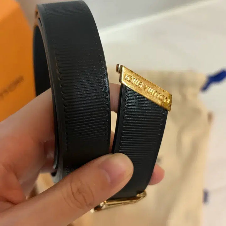 [BUNJANG] Louis Vuitton Gold Logo Black Belt / 루이비통 블랙 벨트 금장 로고