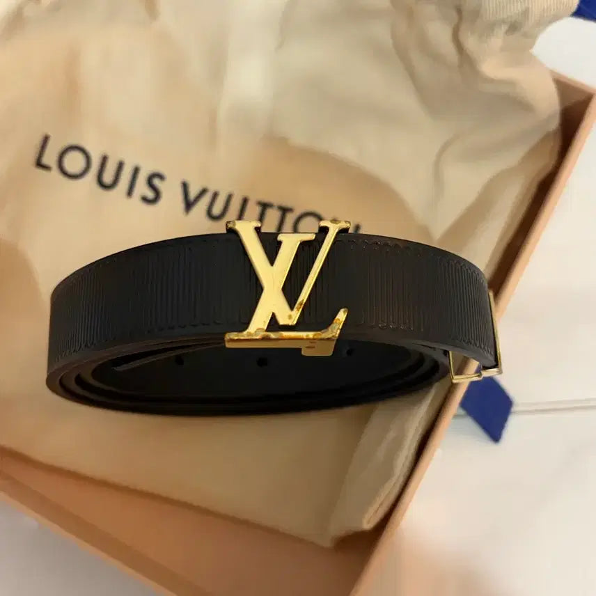 [BUNJANG] Louis Vuitton Gold Logo Black Belt / 루이비통 블랙 벨트 금장 로고