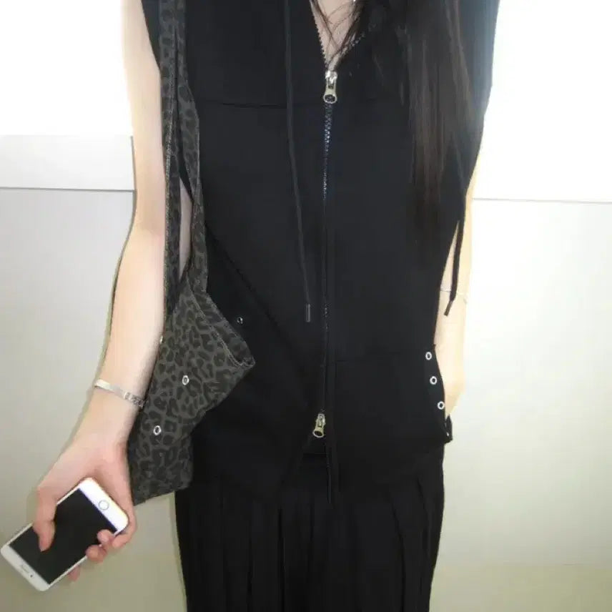 [BUNJANG] Matinkim Punching Sleeveless Hoodie Vest Black / Cenji 펀칭 나시 후드집업 베스트 블랙 빈티지 무신사 김아홉 마뗑킴