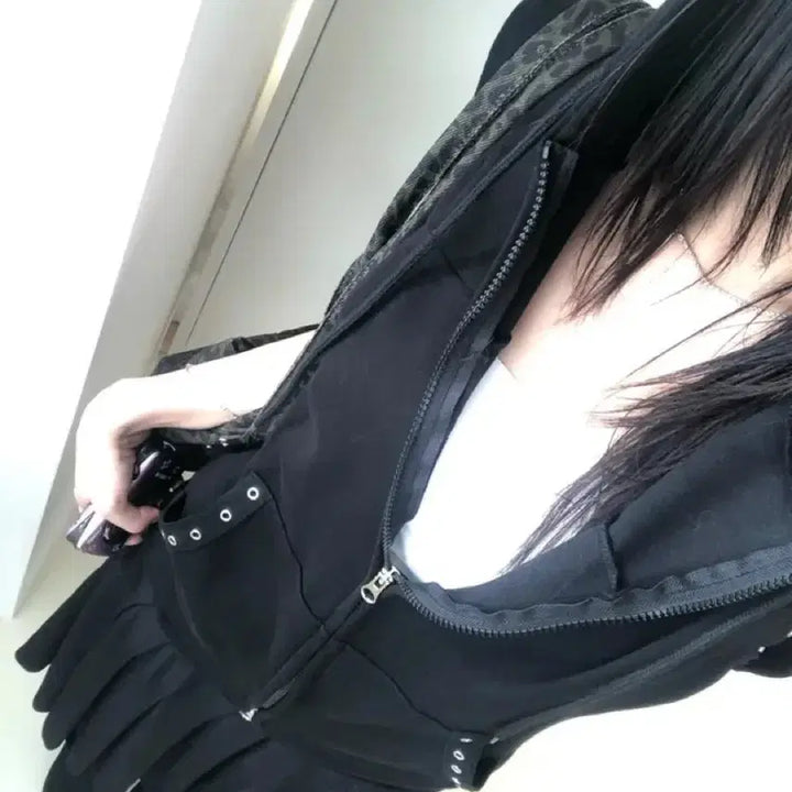 [BUNJANG] Matinkim Punching Sleeveless Hoodie Vest Black / Cenji 펀칭 나시 후드집업 베스트 블랙 빈티지 무신사 김아홉 마뗑킴