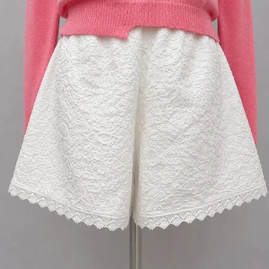 [BUNJANG] High-Waist Floral Lace Shorts / 대전 여성의류 하이웨스트 꽃무늬 레이스 반바지
