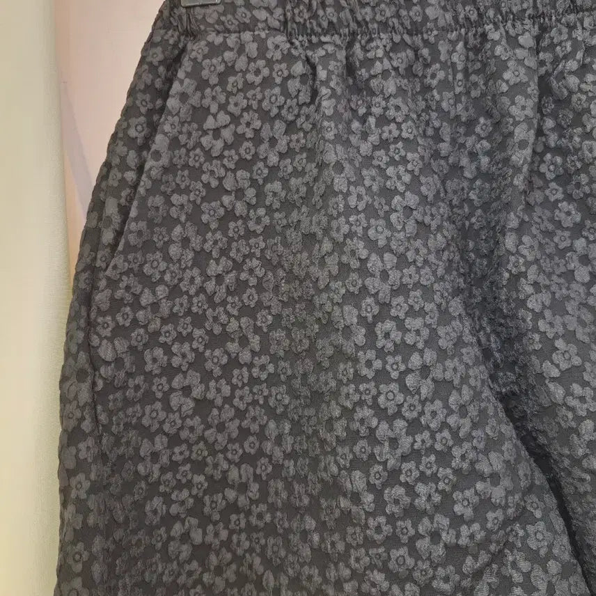 [BUNJANG] High-Waist Floral Lace Shorts / 대전 여성의류 하이웨스트 꽃무늬 레이스 반바지