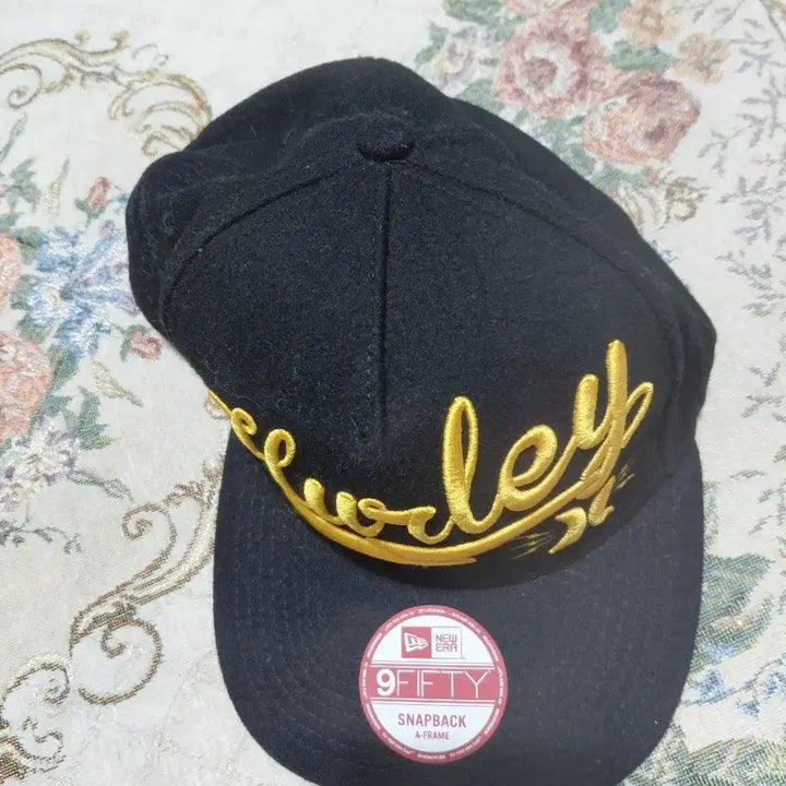 [BUNJANG] New Era Black Curley Embroidered Snapback Hat / 뉴에라모자