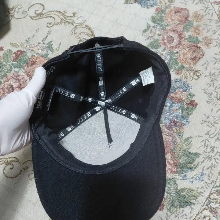[BUNJANG] New Era Black Curley Embroidered Snapback Hat / 뉴에라모자