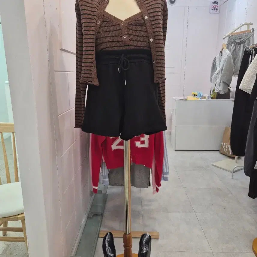 [BUNJANG] Anne Striped Shoulder Pad Cardigan / 대전 여성의류 단가라 어깨패드 가디건