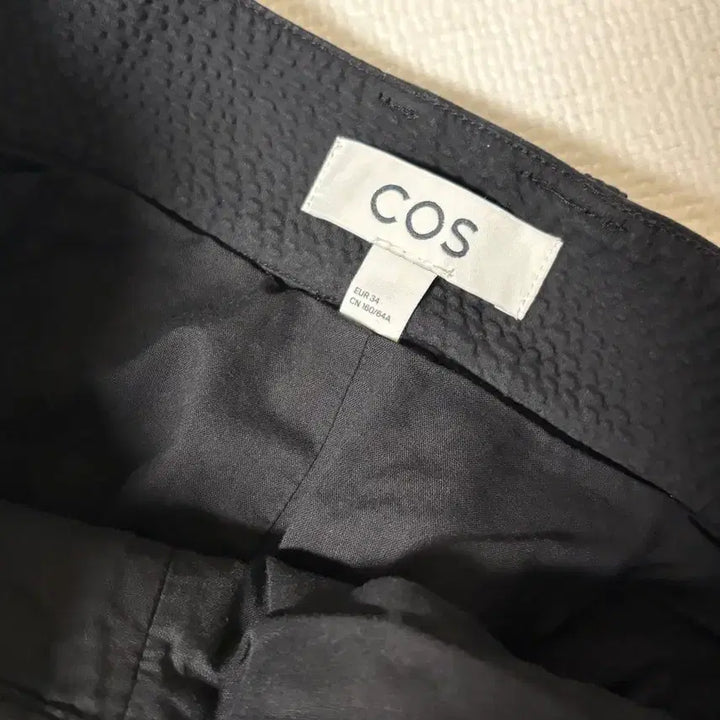 [BUNJANG] COS Seersucker Mini Skirt / COS 코스 블랙 시어서커 미니 스커트