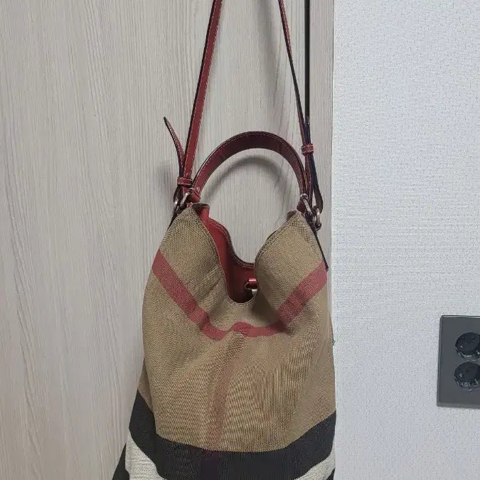 [BUNJANG] Burberry Ashby Hobo Bag Medium / 버버리 애쉬비 호보백 미디움