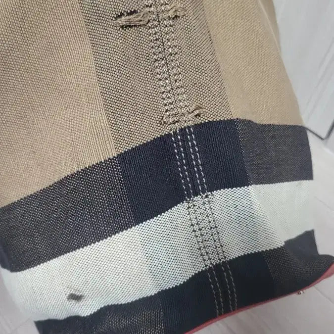 [BUNJANG] Burberry Ashby Hobo Bag Medium / 버버리 애쉬비 호보백 미디움