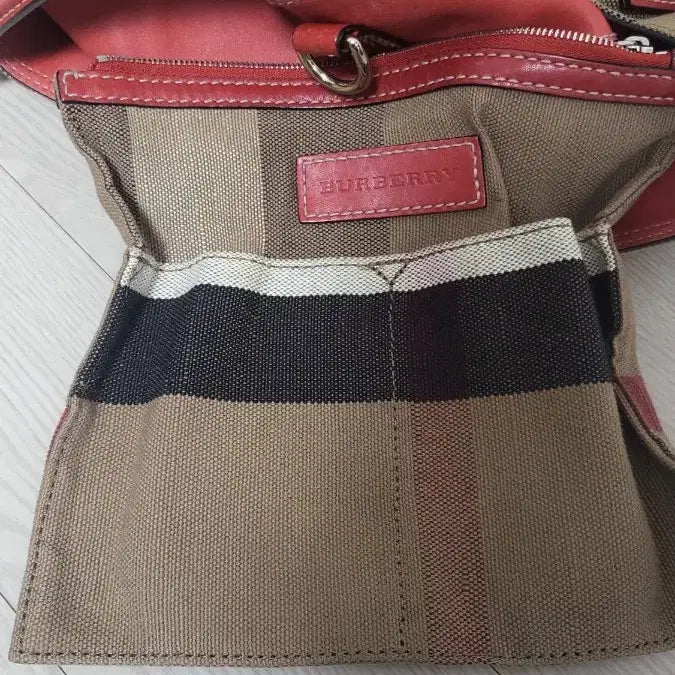 [BUNJANG] Burberry Ashby Hobo Bag Medium / 버버리 애쉬비 호보백 미디움