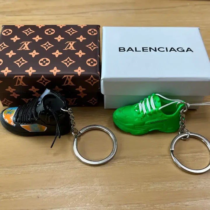 [BUNJANG] Balenciaga Shoe Keychain / 신발 키링 발렌시아가/루이비통