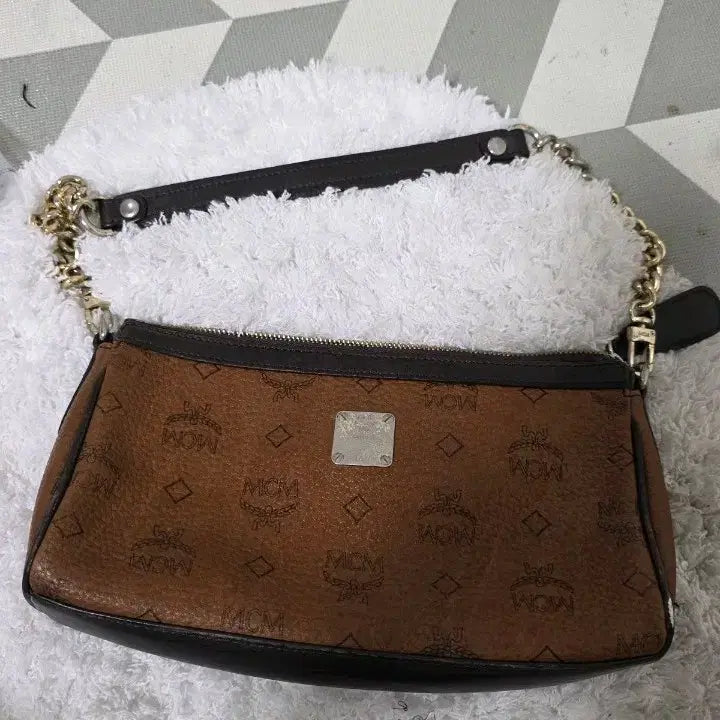 [SOLD OUT] MCM 브라운 로고 체인 숄더백