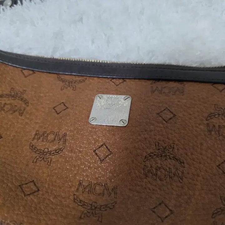 [SOLD OUT] MCM 브라운 로고 체인 숄더백