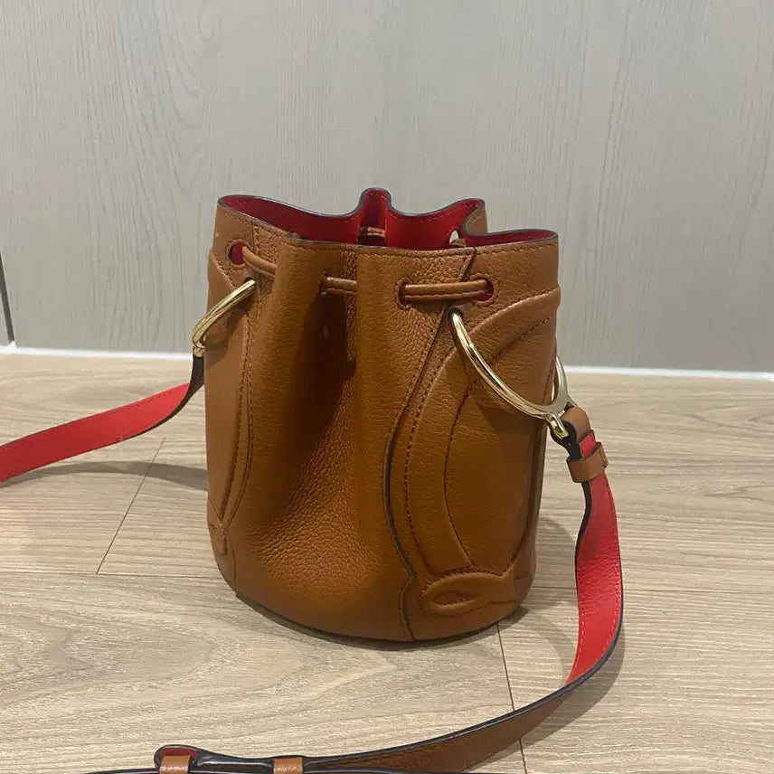 [BUNJANG] Christian Louboutin Bucket Bag / 크리스찬루부탱 버킷백